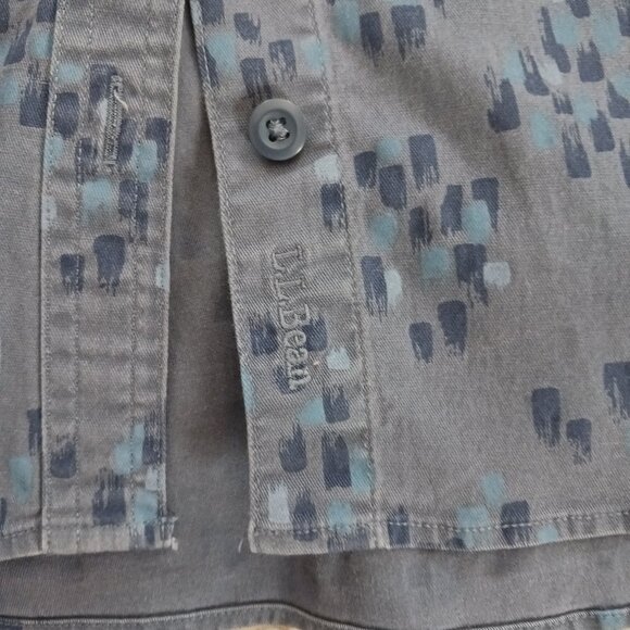 L.L . Bean Woman's Long Sleeve Blouse Geometric Grey Pockets Size Large Western - Picture 8 of 12